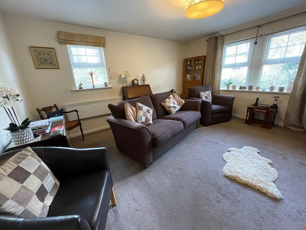 Willington Road, Timperley, Altrincham, WA15 7RD 2 bed apartment £