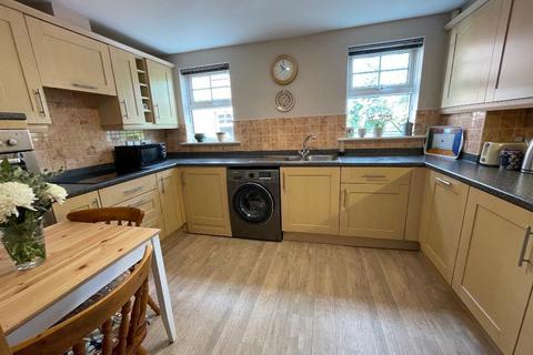 2 bedroom apartment to rent, Wellington Road, Timperley, Altrincham, WA15 7RD