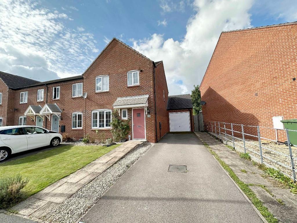 Alcott Close, Chase Meadow, Warwick 3 bed terraced house for sale £