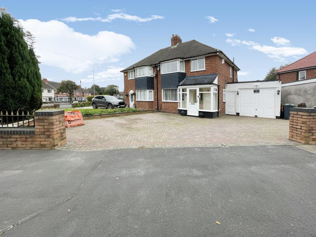 Clausen Close, Birmingham, B43 3 bed semidetached house for sale £