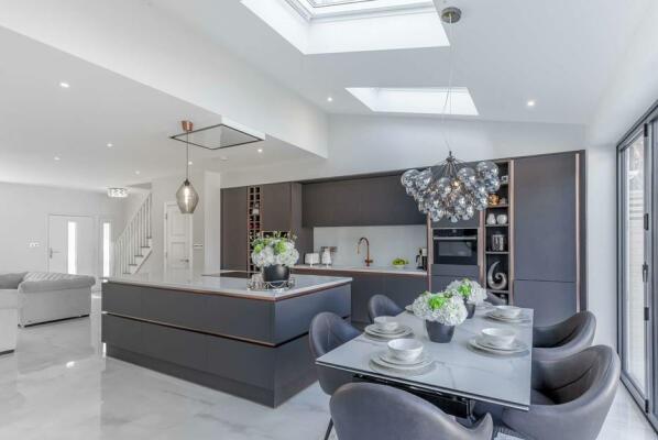 Kitchen / Dining Area