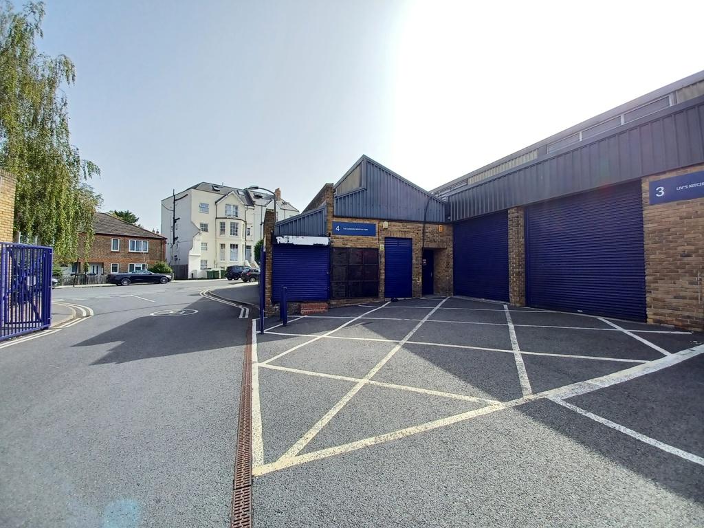 Hamilton Road Industrial Estate, West... Industrial unit £8,500 pcm