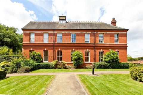 Flat 5, Alexandra House Richmond Drive, Woodford Green, IG8 8RF