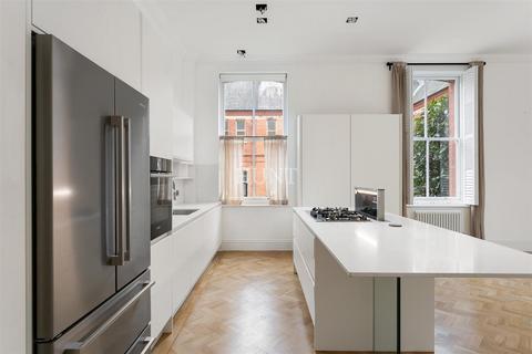 Flat 5, Alexandra House Richmond Drive, Woodford Green, IG8 8RF