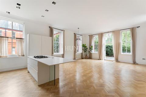 Flat 5, Alexandra House Richmond Drive, Woodford Green, IG8 8RF