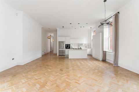 Flat 5, Alexandra House Richmond Drive, Woodford Green, IG8 8RF