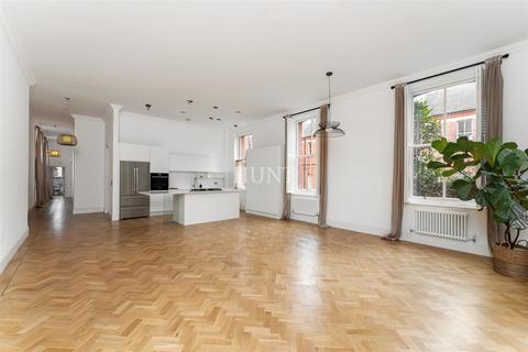Flat 5, Alexandra House Richmond Drive, Woodford Green, IG8 8RF