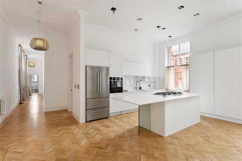 Flat 5, Alexandra House Richmond Drive, Woodford Green, IG8 8RF