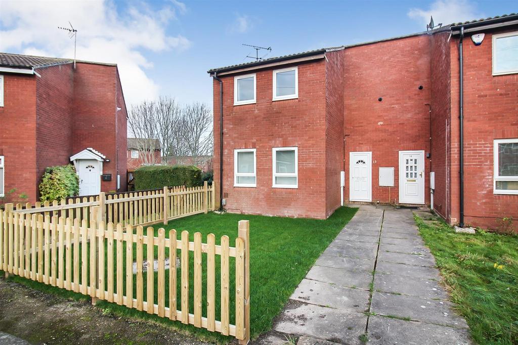 Frome Close, Aylesbury 2 bed house £1,200 pcm (£277 pw)