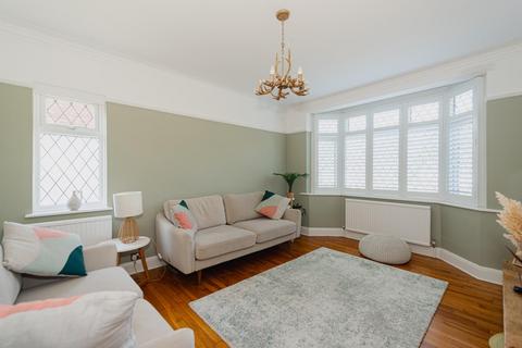 3 Burgh Wood, Banstead, SM7 1EW