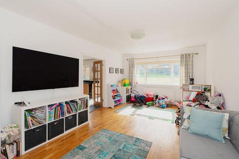 3 Burgh Wood, Banstead, SM7 1EW