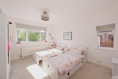 3 Burgh Wood, Banstead, SM7 1EW