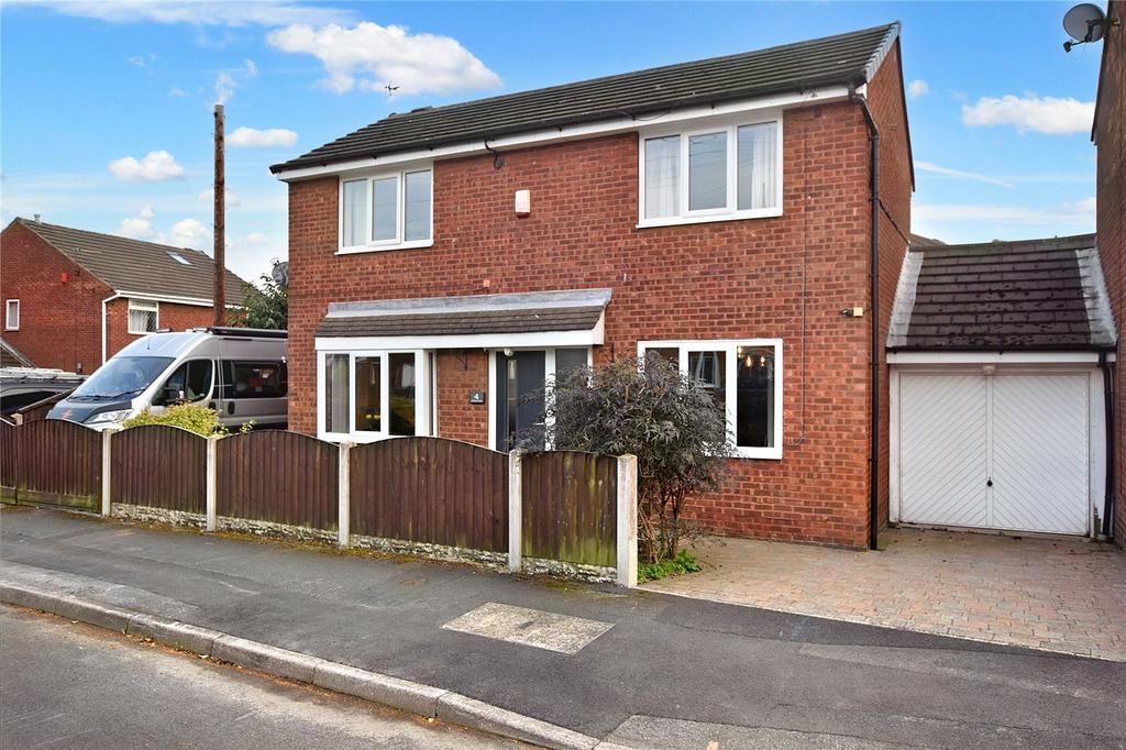 Sutton Grove, Morley, Leeds, West Yorkshire 3 bed detached house for