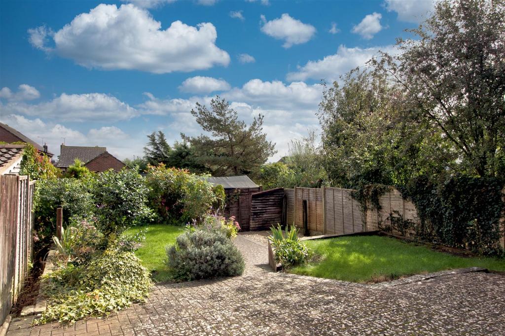 Hanks Close, Malmesbury 2 bed semi-detached bungalow for sale - £275,000