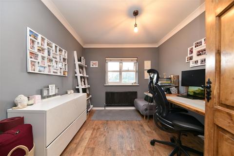 6 Bowling Green, Stevenage, SG1 3BH
