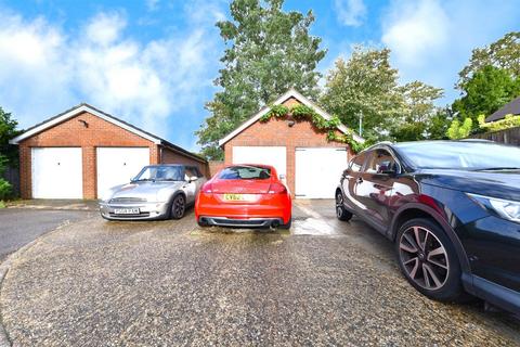 6 Bowling Green, Stevenage, SG1 3BH