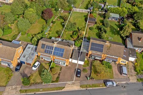 7 Dell Rise, Park Street, St Albans, AL2 2QJ