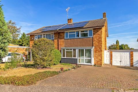 7 Dell Rise, Park Street, St Albans, AL2 2QJ