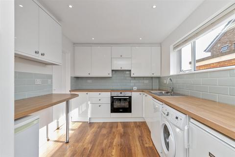 7 Dell Rise, Park Street, St Albans, AL2 2QJ