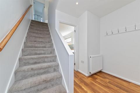 7 Dell Rise, Park Street, St Albans, AL2 2QJ
