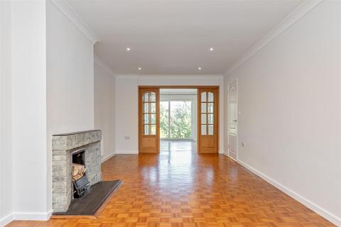 7 Dell Rise, Park Street, St Albans, AL2 2QJ