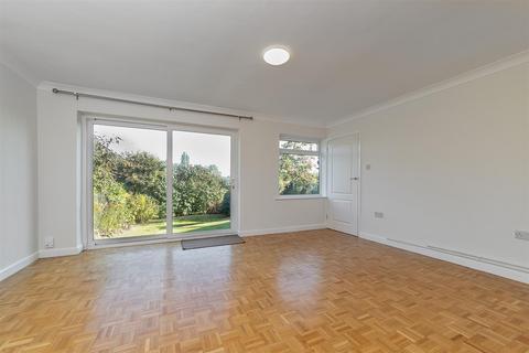 7 Dell Rise, Park Street, St Albans, AL2 2QJ