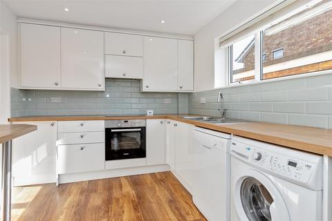 7 Dell Rise, Park Street, St Albans, AL2 2QJ