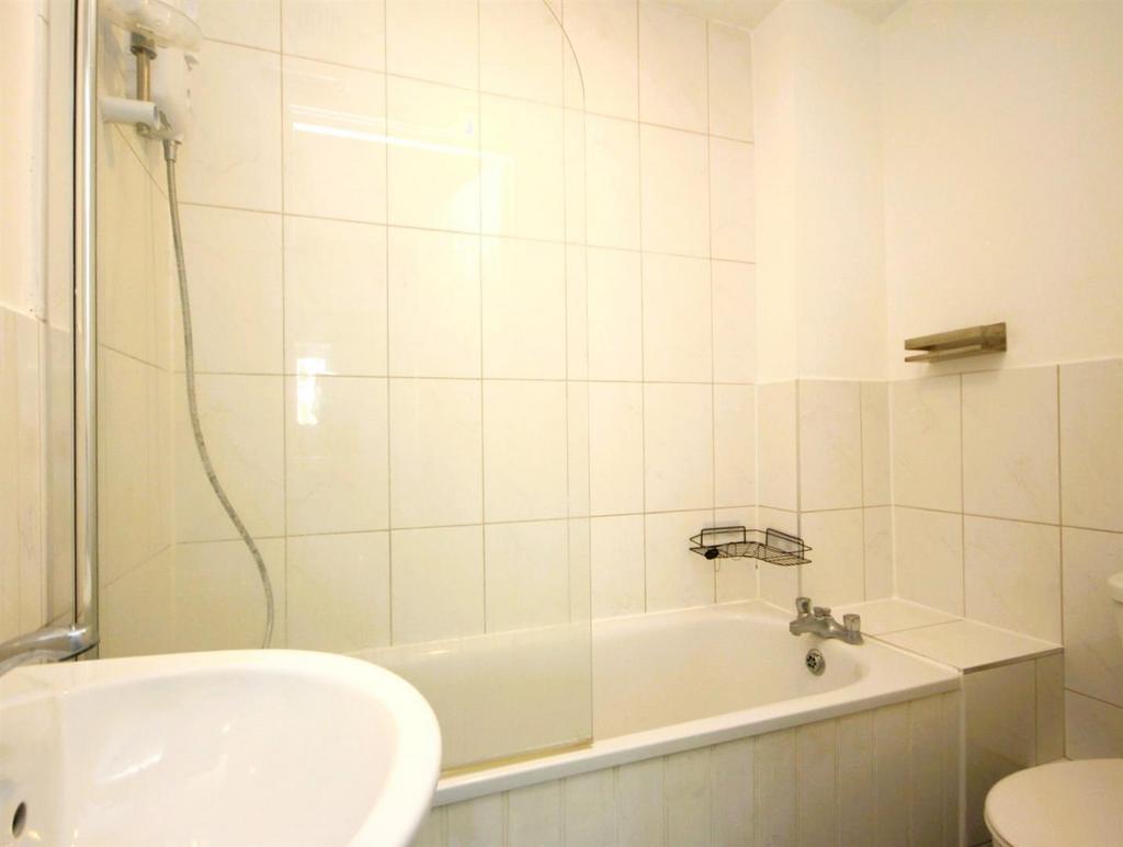 Bathroom.JPG