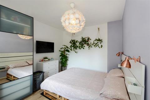 Flat 27, Sidney House Old Ford Road, London, E2 9QB