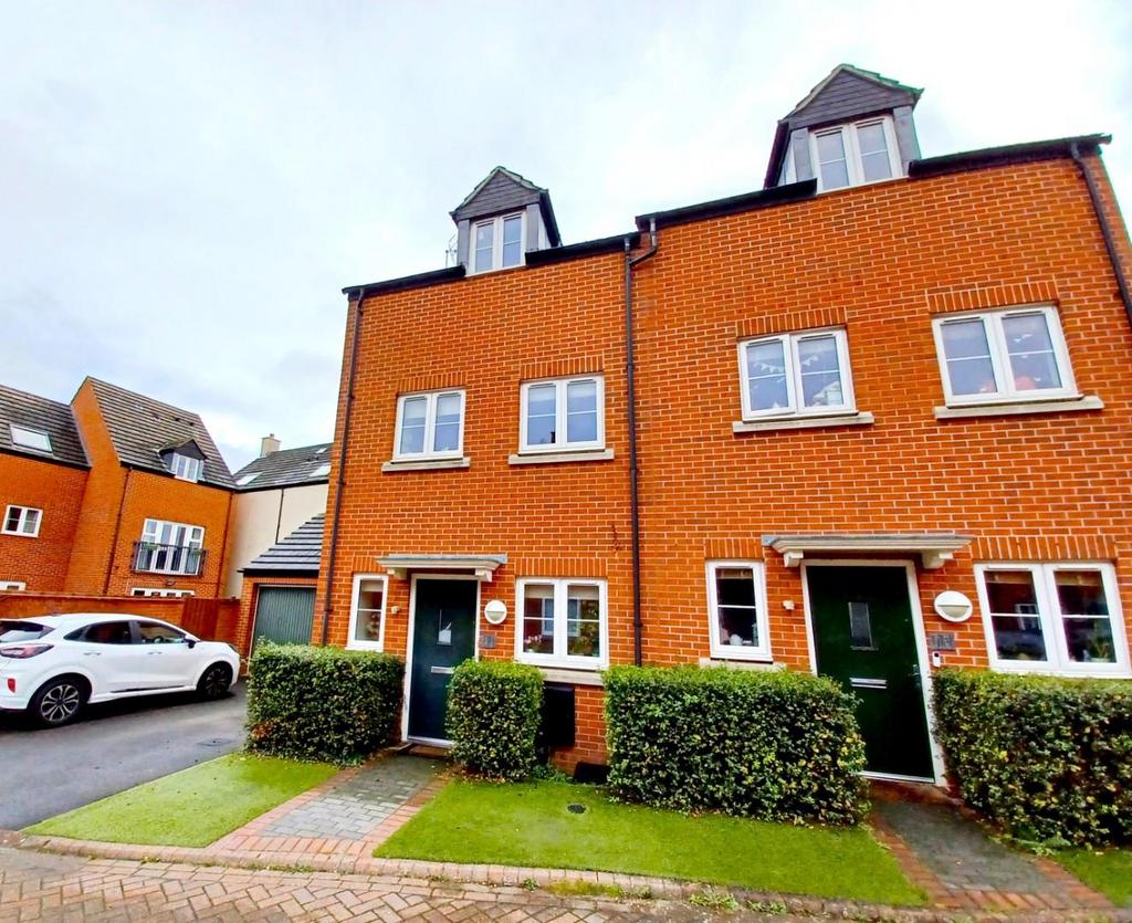 Bradestones Way, Eastington 3 bed semidetached house for sale £295,000