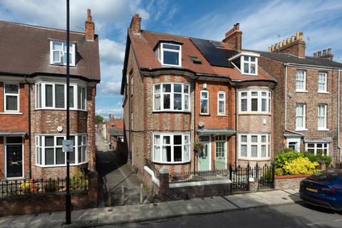 4 bedroom end of terrace house for sale, East Parade, York, YO31