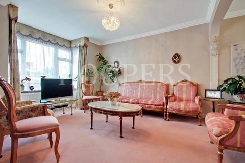 3 bedroom terraced house for sale - Avondale Avenue, London, NW2