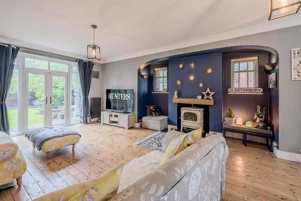 Greenfield Avenue, Stourbridge, DY8 1SY 6 bed semidetached house for sale £625,000