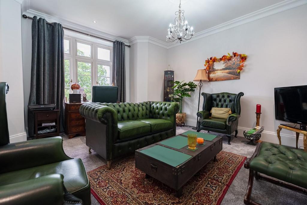 Living room-7.jpg