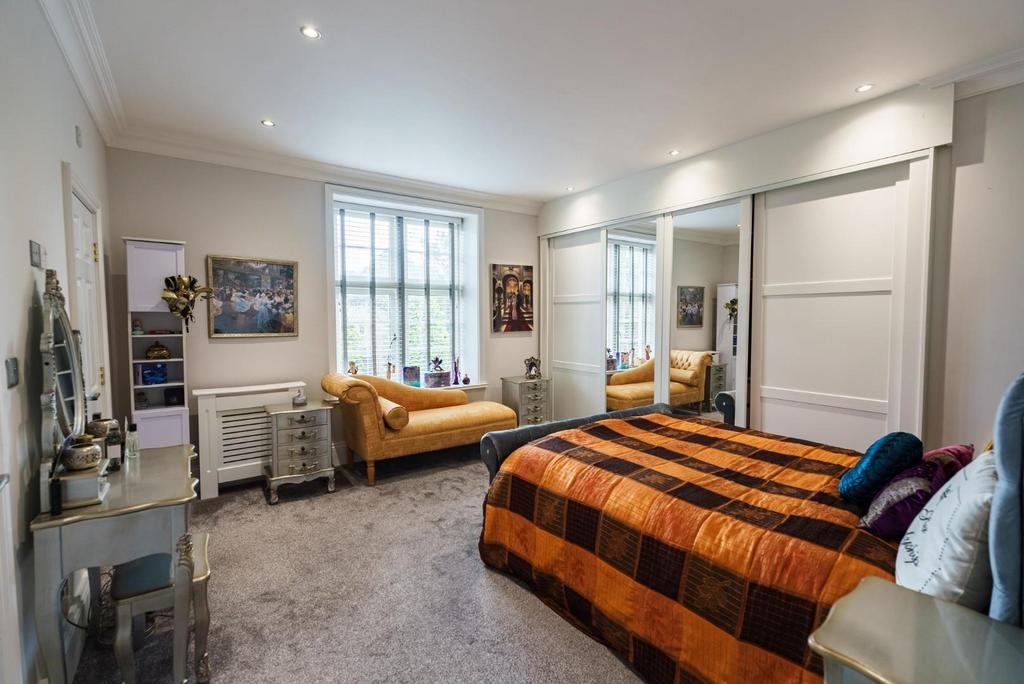 Bedroom 1-1.jpg