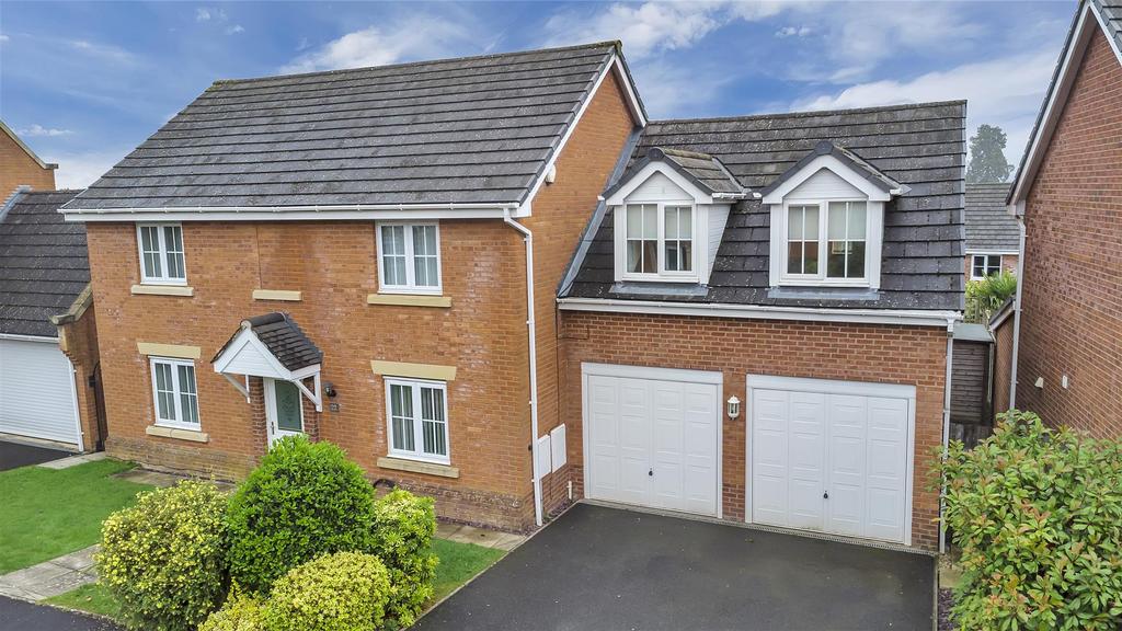 Bentley Drive, Woodland Park, Oswestry 5 bed detached house £415,000