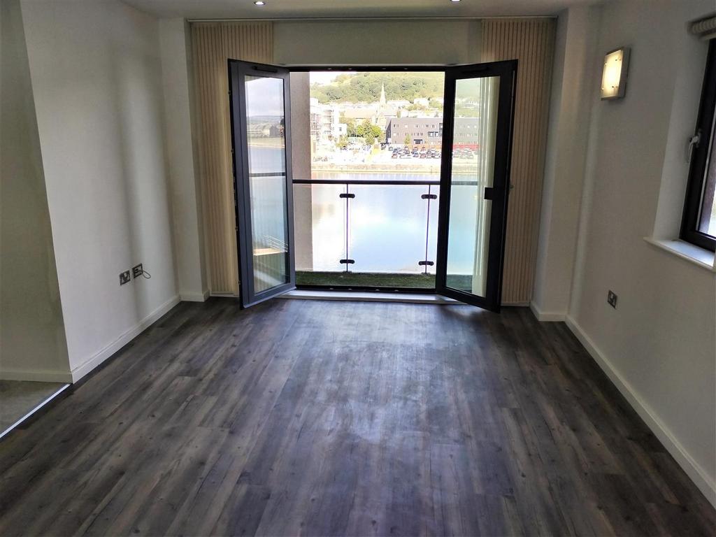 Lounge balcony.jpg