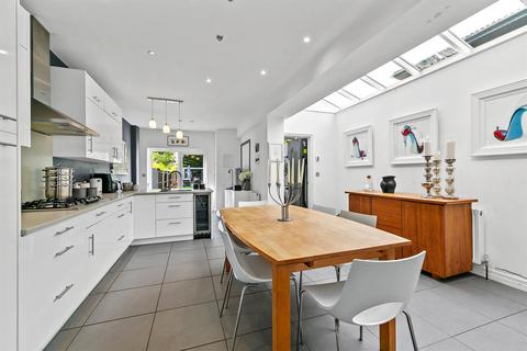 4 bedroom end of terrace house for sale, Waldegrave Road, Teddington