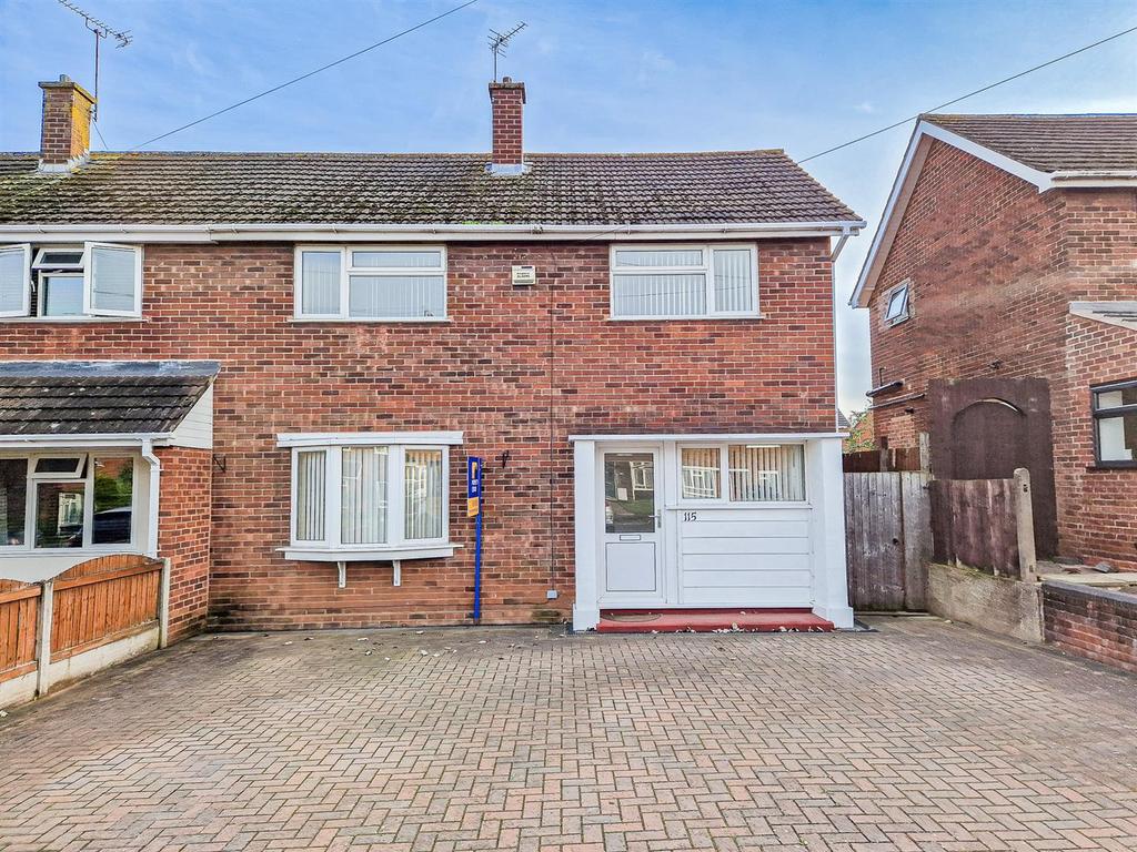 Windermere Drive, Worcester 3 bed semidetached house £250,000