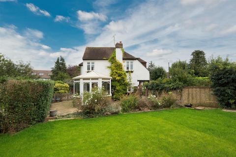23 The Headway, Epsom, KT17 1UP