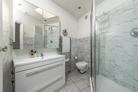 23 The Headway, Epsom, KT17 1UP