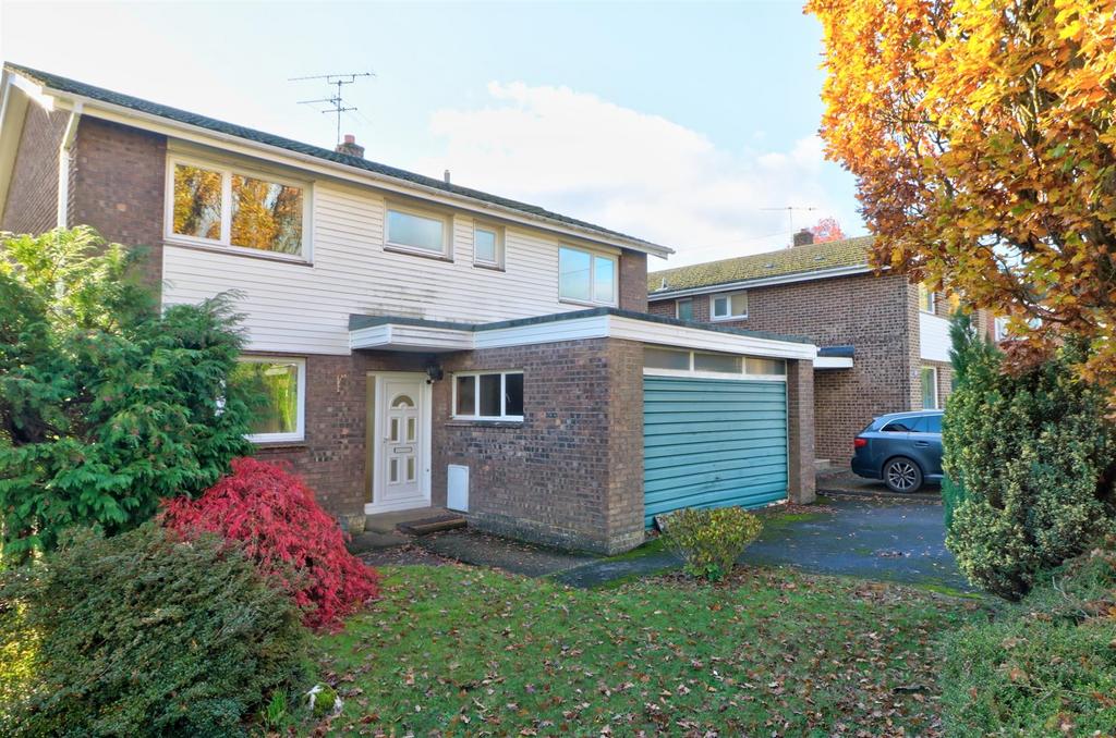 Wychwood Grove, Chandler's Ford, Eastleigh 4 bed detached house for