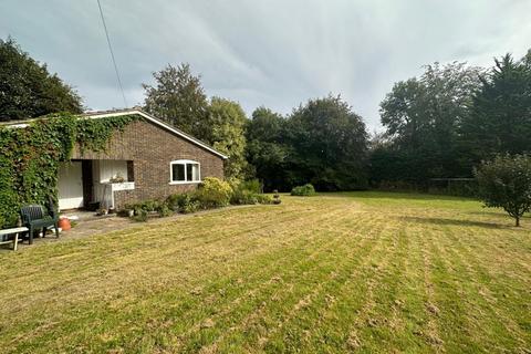 5 bedroom detached bungalow to rent - Ulcombe Hill, Ulcombe, Maidstone
