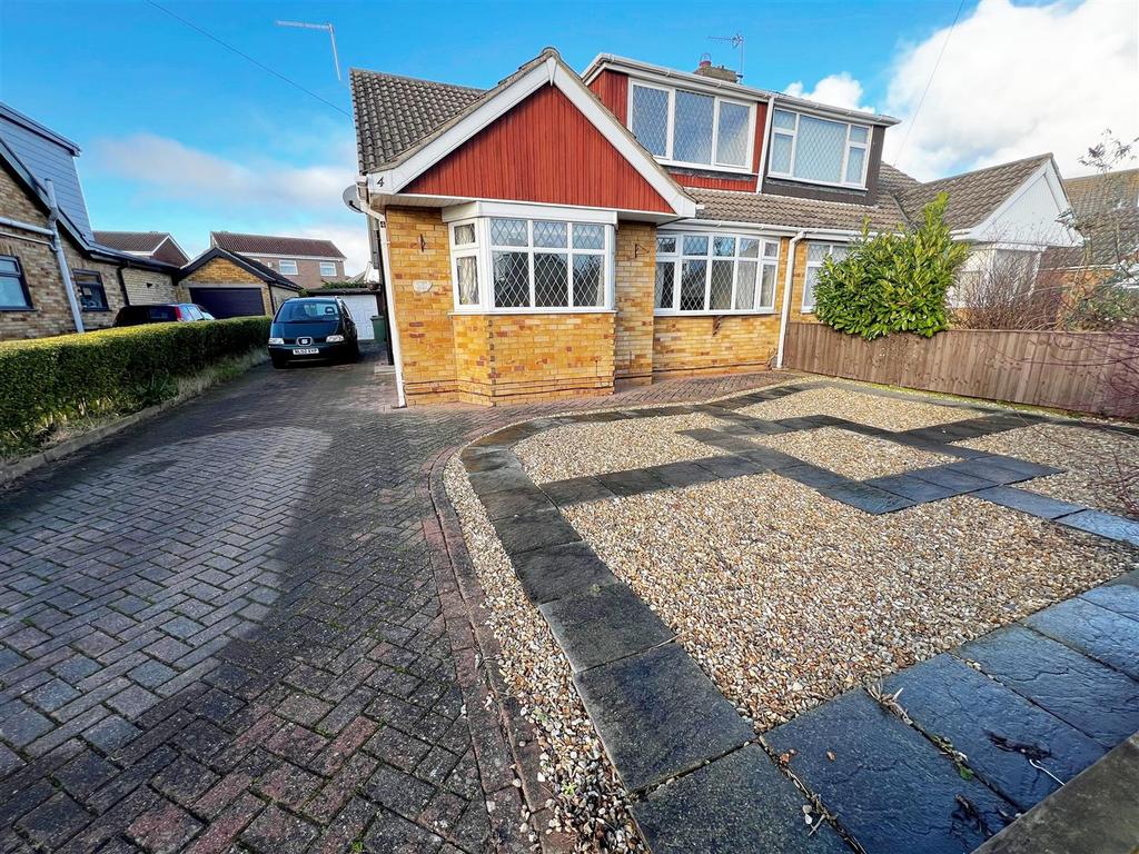 Fillingham Crescent, Cleethorpes, N.E. Lincs, DN35 0JD 3 bed semi