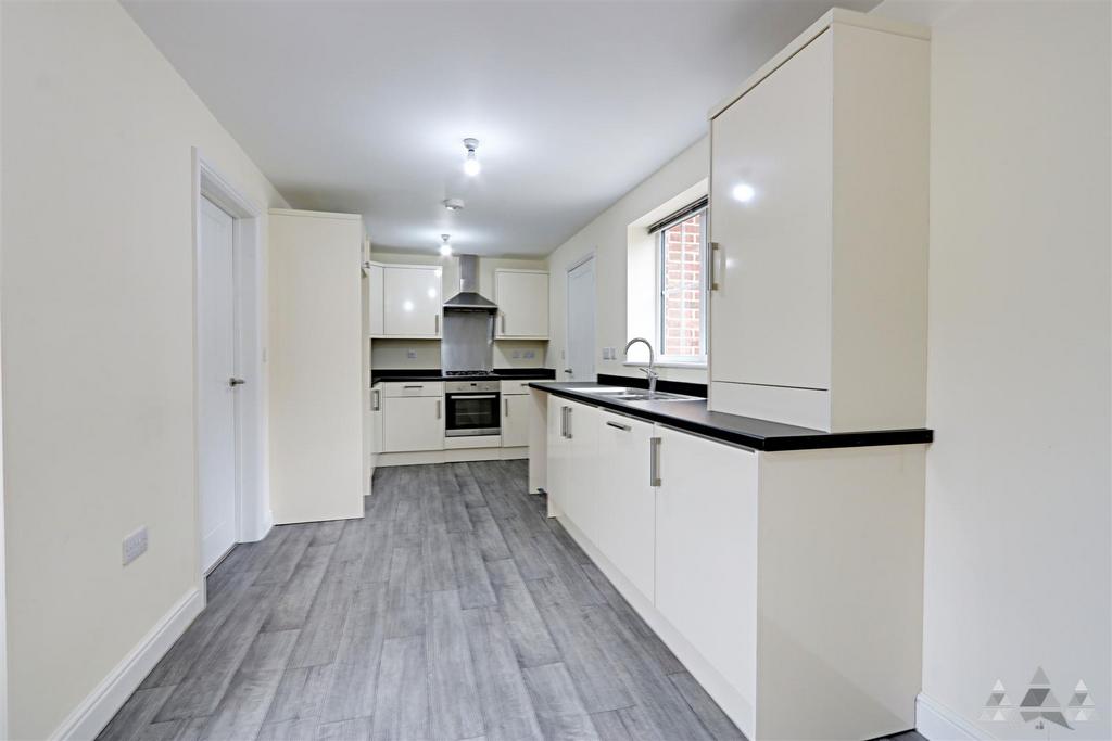 Baden Powell Road, Chesterfield S40 3 bed semidetached house to rent