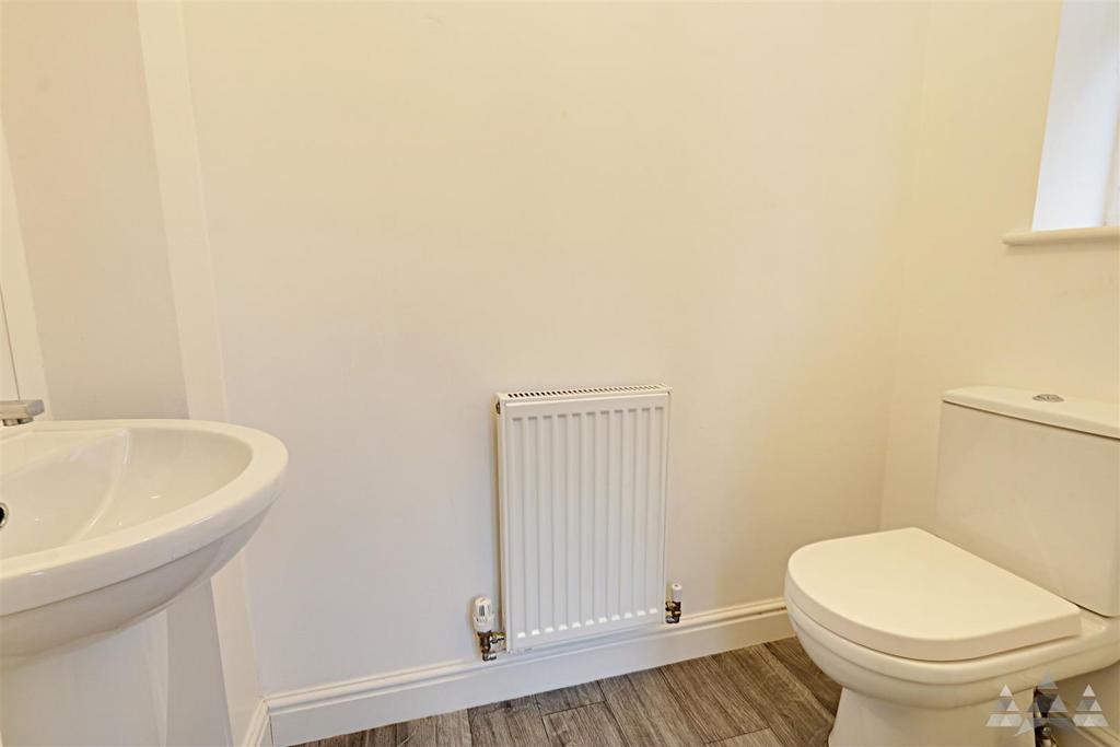 Downstairs wc/cloakroom