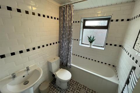 1 Neenton Square, Manchester, M12 5PT