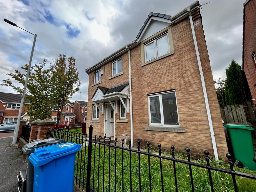 Dunham Street, Hulme, Manchester 3 bed house £1,300 pcm (£300 pw)