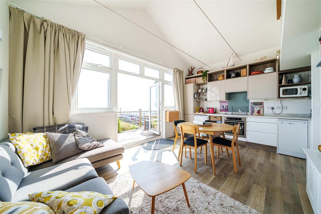 Bowling Green Chalets, Lyme Regis 2 bed bungalow for sale £325,000