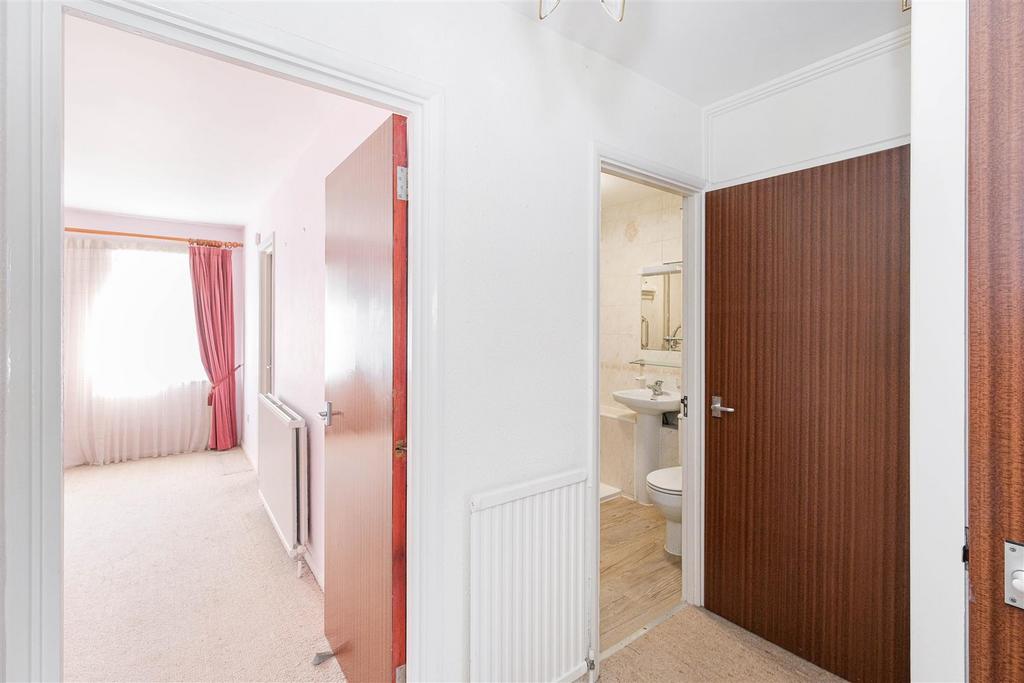 Flat 3 Clover court Clevland road-9.jpg